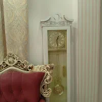 ساعت ایستاده سفید