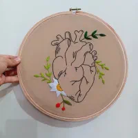 گلدوزی دیوارکوب.بند عینک. گلدوزی روی لباس.و غیره