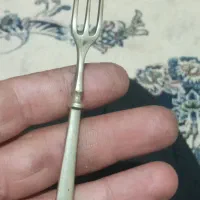 یک عدد چنگال دست ساز قدیمی