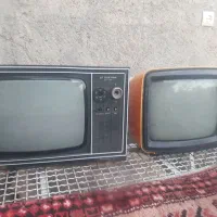 دو عدد تلویزیون قدیمی
