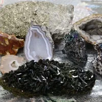 سنگهای قیمتی و کمیاب