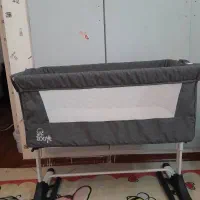 ،،تخت کنار مادر