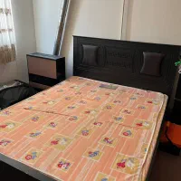 تخت خواب و آینه قدی