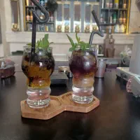 به یک باریستای حرفه ای نیازمندیم.
