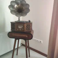 گرامافون با میز