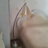 آباژور ایستاده
