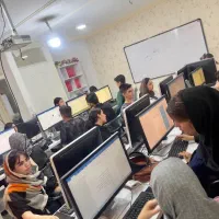 همکار منشی خانم در آکادمی حسابداری و کامپیوتر