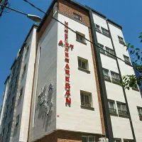 استخدام پذیرشکر شب