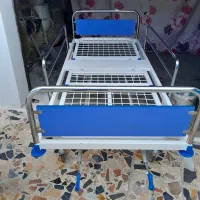 یک عدد تخت بیمار ویک عددچرخ ولچیر حمام فروش فوری