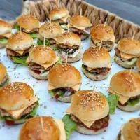 برگر و مینی‌برگر خانگی تازه، خوش‌طعم و بهداشتی