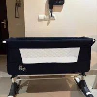 تخت کنار مادر