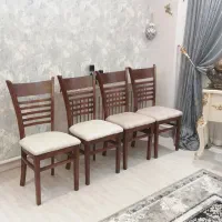۴ عدد صندلی تمام چوبی قیمت هر عدد ۲ تومن
