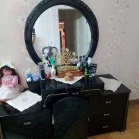 میز آرایش با دو عدد پاتختی در حد نونو