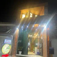 همکار خانم جهت ساندویچ زدن و آماده سازی
