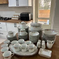 سرویس چینی ۹۹ پارچه ۱۲ نفره
