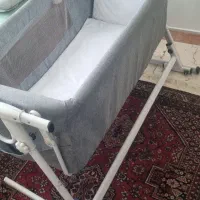تخت کنار مادر