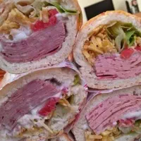 همکار کارگر ساده فست فود