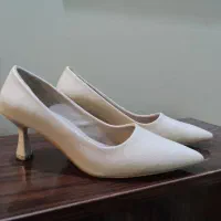 کفش مجلسی کرمی روشن سایز 37 (۸۵۰ تومن)|کیف، کفش، کمربند|خرمآباد, |دیوار