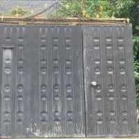 در آهنی دو لت حیاط