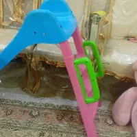 سر سره کودک و خرس های عروسکی