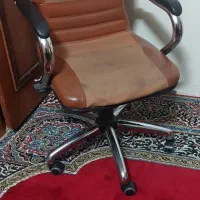 صندلی اداری چرم در حد نو