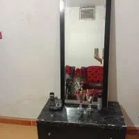 تخت یک نفره با اینه و میز