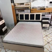 تخت و خواب دو نفره همراه تشک و پاتختی
