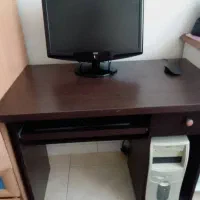 کامپبوتر با میز و کیس و موس و مانیتور کیبورد