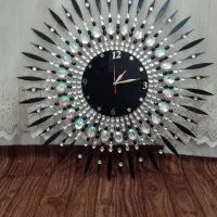 ساعت دیواری نگین دار