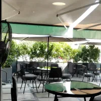 میز  صندلیشیشه ای تاشو صندلی کافه رستوران چاشت