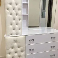 تخت خواب به همراه میزارایش