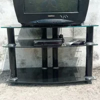 تلویزیون و میز و دیجیتال