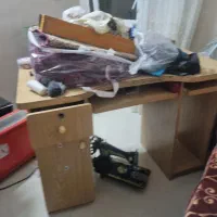 میز کامپیوتر چوبی ،شکستگی نداره وسالم هستش|میز تحریر و کامپیوتر|مشهد, جاهد شهر|دیوار