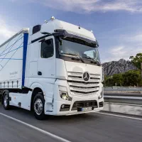 فروش کشنده مرسدس بنز با تسهیلات بانکی