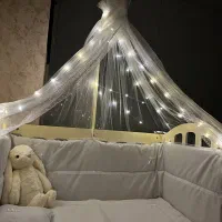 تخت کنار مادر