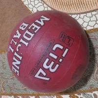دو عدد توپ مدیسن بال و یک عدد کشن بال