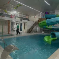 اجاره ویلا استخر دار جکوزی سرسره آبی|اجارهٔ کوتاه‌مدت ویلا و باغ|اصفهان, نقش جهان|دیوار