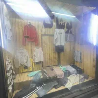 ویترین چوبی برای مغازه