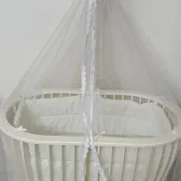 تخت کنار مادر