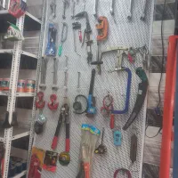 رنگ و ابزار ساختمانی به قیمت خرید عرضه میگردد