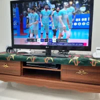 تلوزیون همراه میز