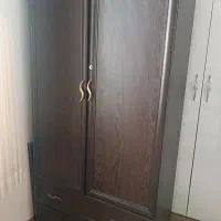 کمد نوجوان و کمد لباسی بزرگ