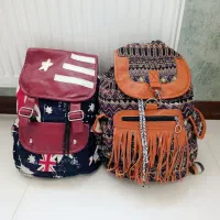 تعدادی کوله پشتی و کیف و کیف پول