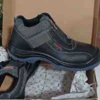 کفش استاندارد کار