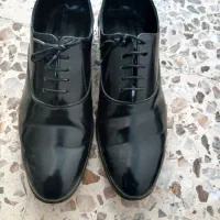 یکجفت کفش ورنی فروشی