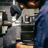 استخدام تراشکار منوال