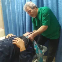 حجامت،زالودرمانی،اصلاح ستون فقرات ودیسک کمر|خدمات آرایشگری و زیبایی|خرم‌آباد, |دیوار
