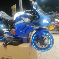 اسباب‌بازی موتور ی آبی زرد