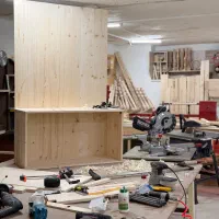 استخدام نیروی خانم در کارگاه نجاری (آموزش رایگان)