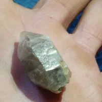 فروش یک قطعه سنگ مشکوک به الماس